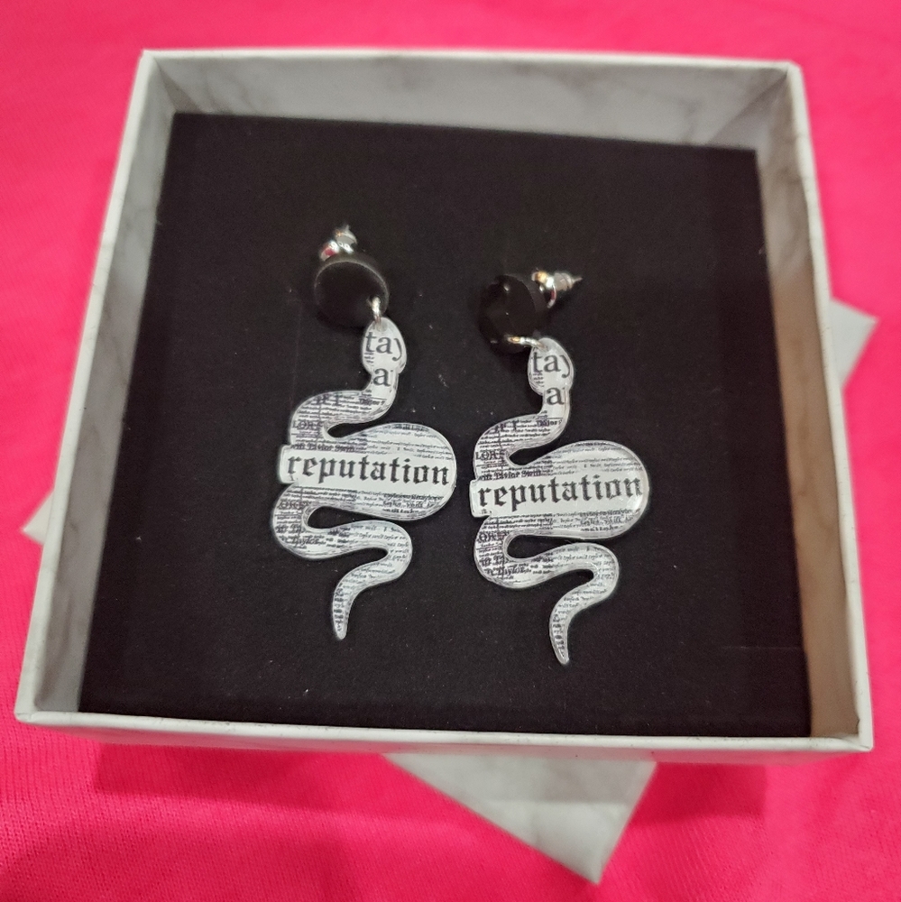 NWOT Taylor Swift Inspired "Reputation" Earrings